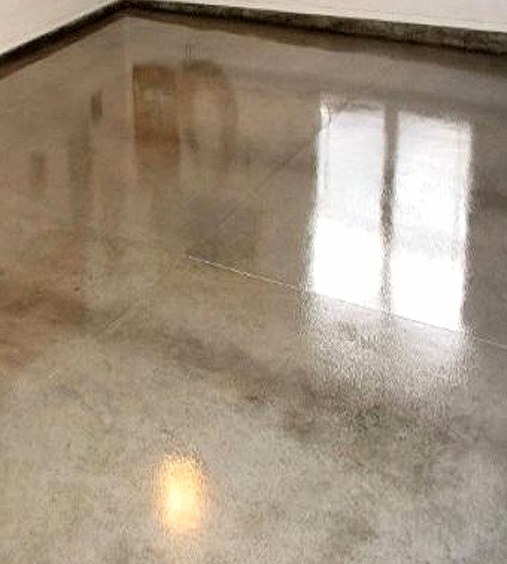 Glossy sealed concrete floor